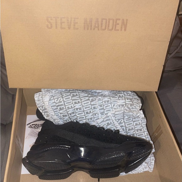 Steve Madden MAXIMA BLACK RHINESTONES Sneakers women’s size 8!! - Picture 6 of 7